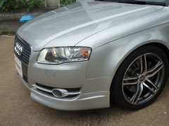 アウディＡ４アバント右正面